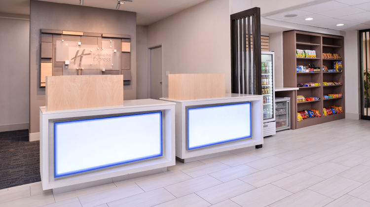 Holiday Inn Express Hotel & Suites Lobby