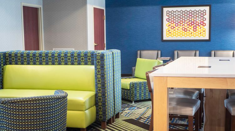 Holiday Inn Express Hotel & Suites Lobby