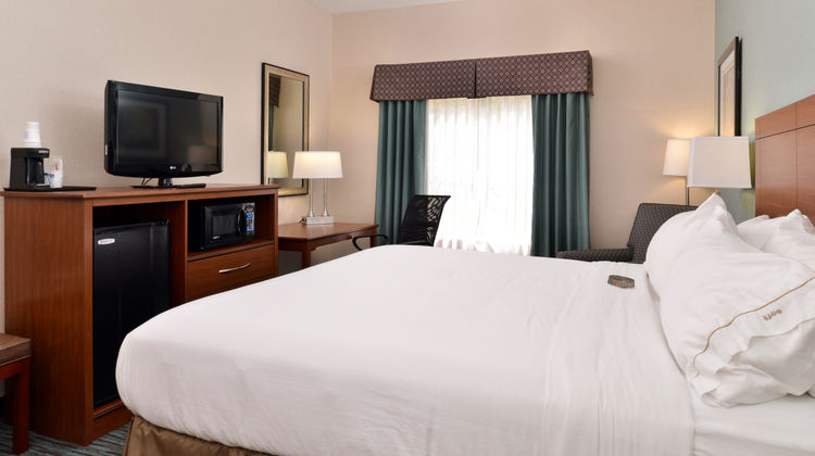 Holiday Inn Express & Suites St Marys Room