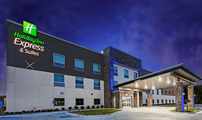 Holiday Inn Express & Suites Coffeyville Exterior