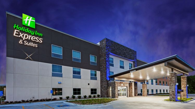 Holiday Inn Express & Suites Coffeyville Exterior