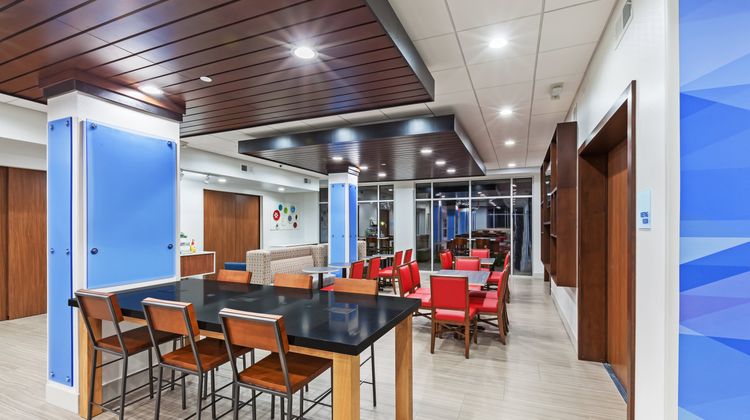 Holiday Inn Express & Suites Coffeyville Restaurant