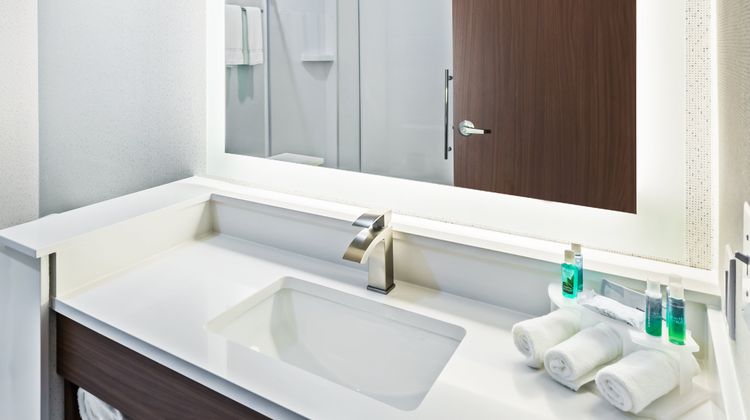 Holiday Inn Express & Suites Coffeyville Room