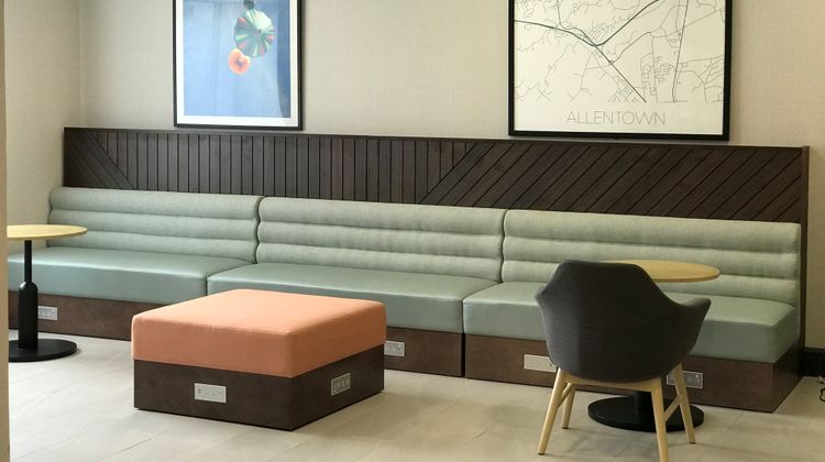 Holiday Inn Allentown I-78 & Rte 222 Lobby
