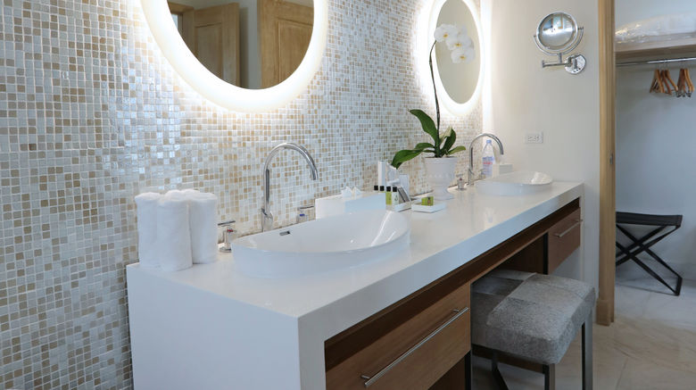 <b>InterContinental Real Tegucigalpa Suite</b>. Images powered by <a href="https://www.leonardoworldwide.com/" title="Leonardo Worldwide" target="_blank">Leonardo</a>.