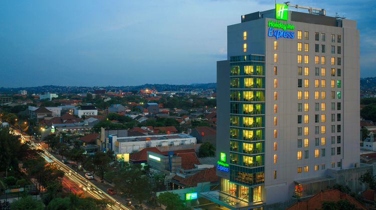 Holiday Inn Express Semarang Simpang Exterior