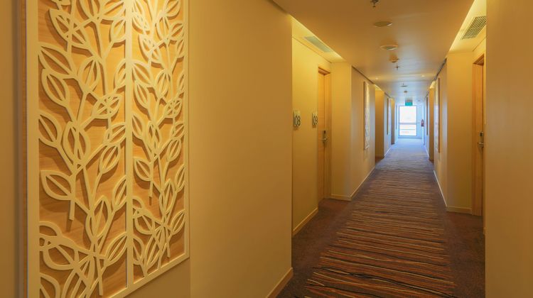 Holiday Inn Express Semarang Simpang Lobby
