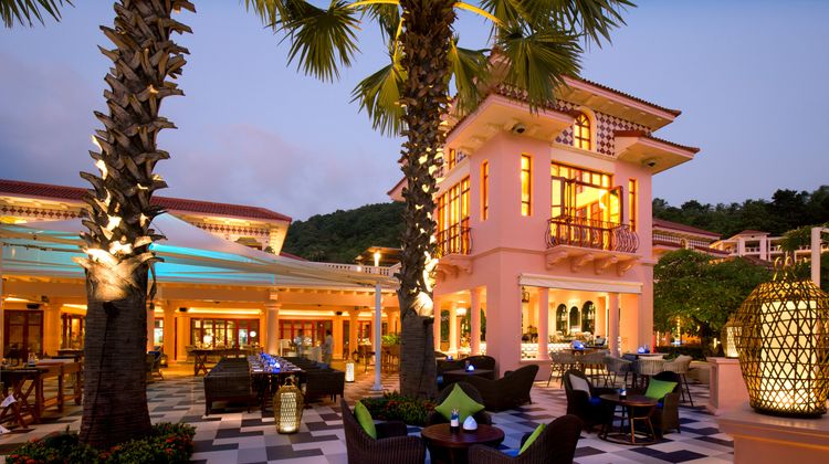Centara Grand Beach Resort Phuket Restaurant
