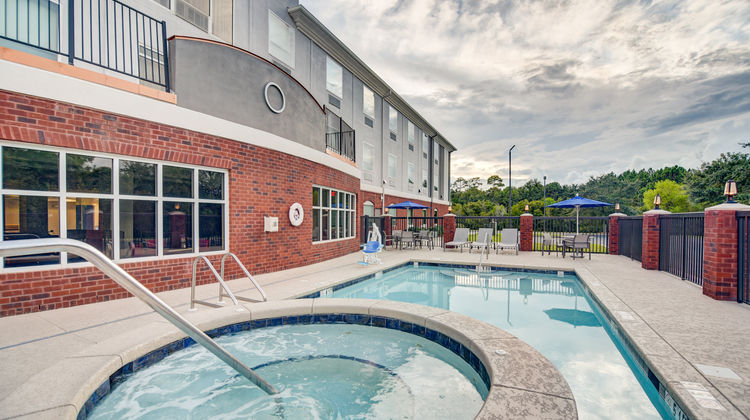 Holiday Inn Express & Suites Foley Pool