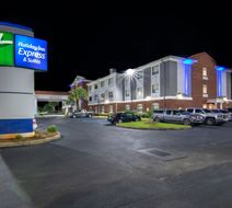 Holiday Inn Express & Suites Foley Exterior