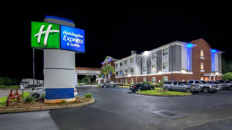 Holiday Inn Express & Suites Foley Exterior