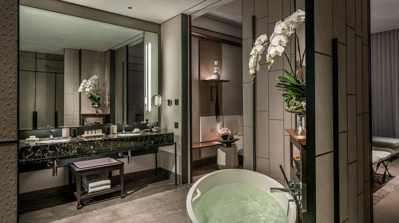<b>Four Seasons Bangkok Chao Phraya River Room</b>. Images powered by <a href="https://www.leonardoworldwide.com/" title="Leonardo Worldwide" target="_blank">Leonardo</a>.