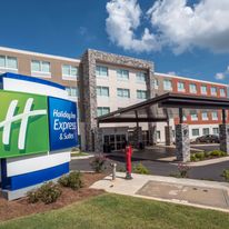 Holiday Inn Express & Suites Commerce