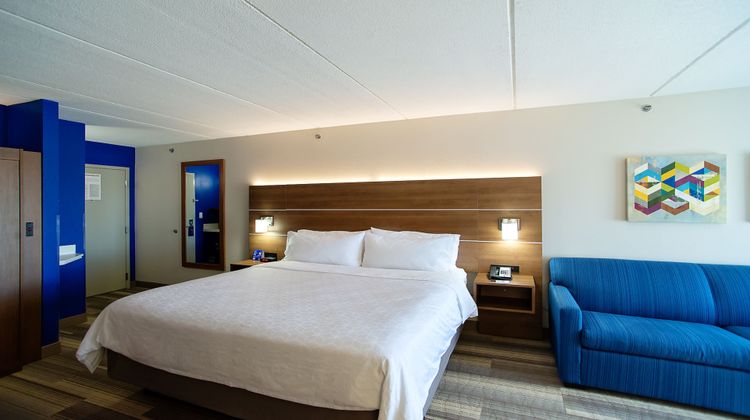 Holiday Inn Express & Suites Tempe Room