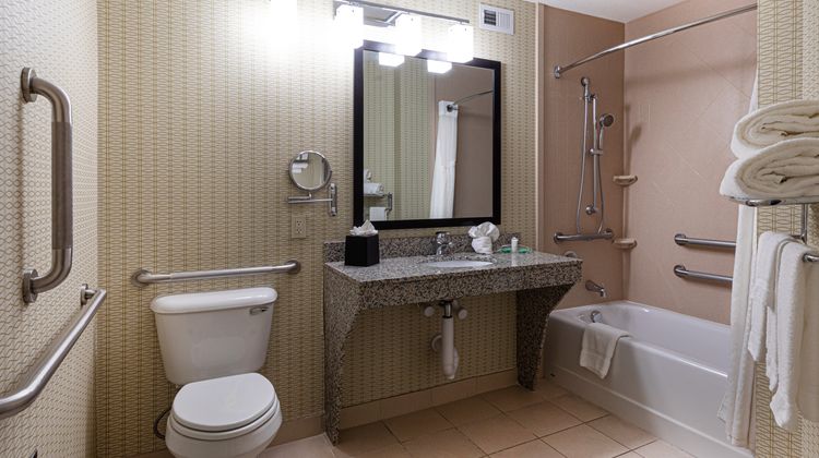 Holiday Inn St. Louis Airport West Room