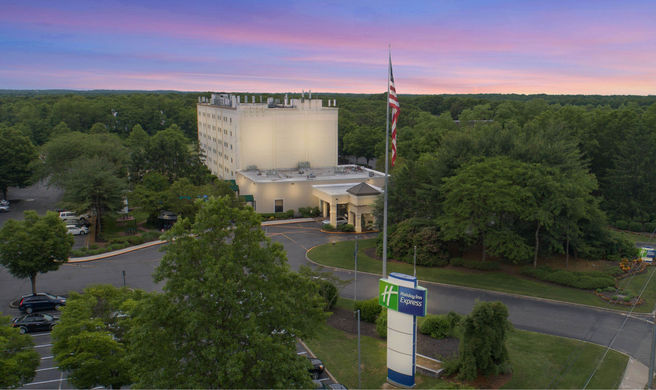 Holiday Inn Express Stony Brook Exterior
