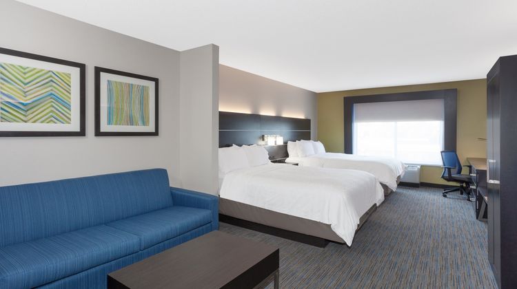Holiday Inn Express Hotel & Suites Suite