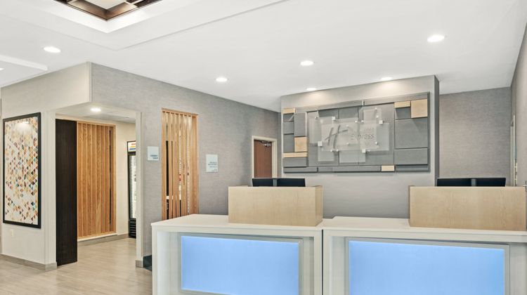 Holiday Inn Express Hotel & Suites Lobby