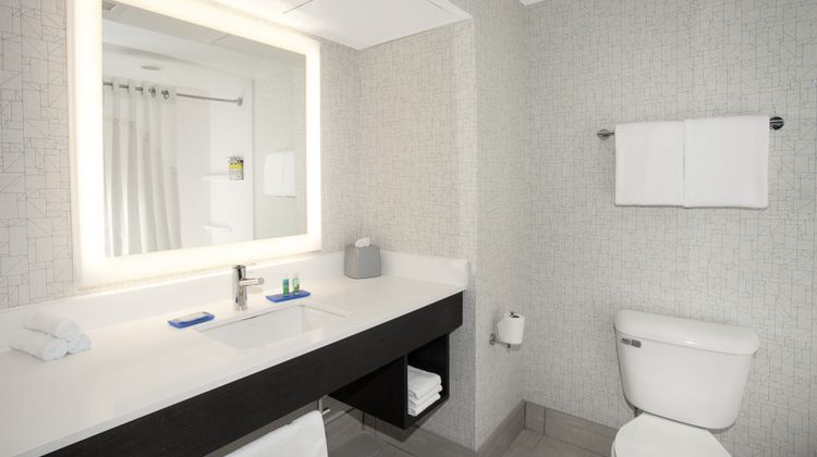 Holiday Inn Express Hotel & Suites Room