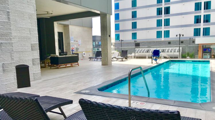 Holiday Inn & Suites Nashville Downtown Pool