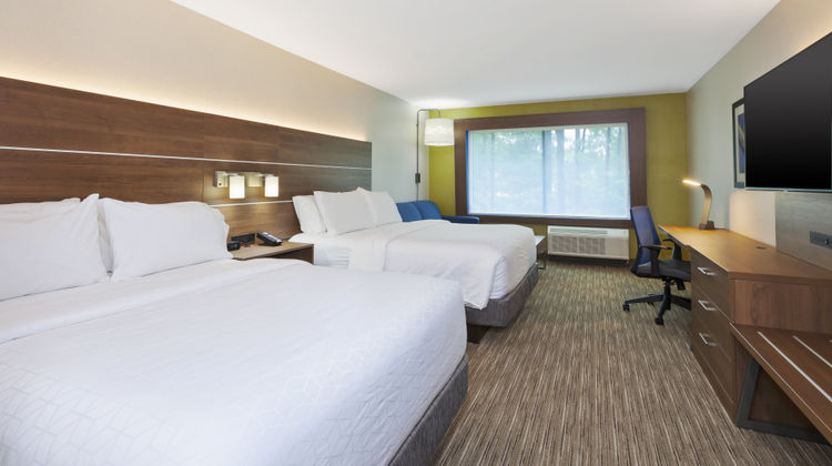 Holiday Inn Express & Suites Painesville Suite