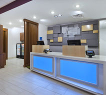 Holiday Inn Express & Suites Painesville Lobby