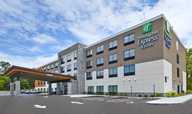 Holiday Inn Express & Suites Painesville Exterior