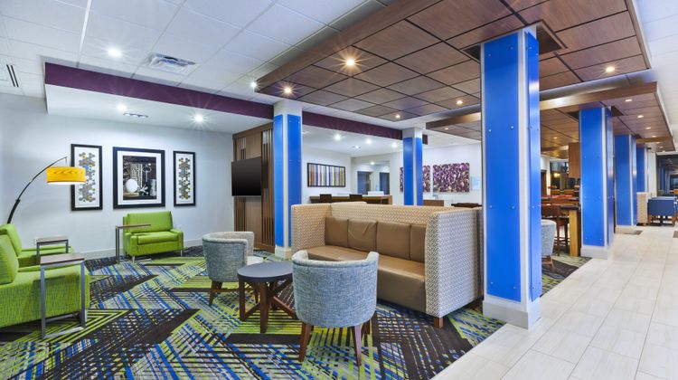 Holiday Inn Express & Suites Painesville Lobby