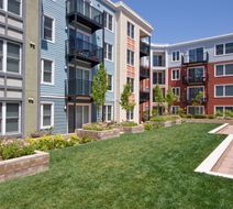 AVE Emeryville at Bay Street Hotel Exterior