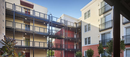 AVE Emeryville at Bay Street Hotel Exterior