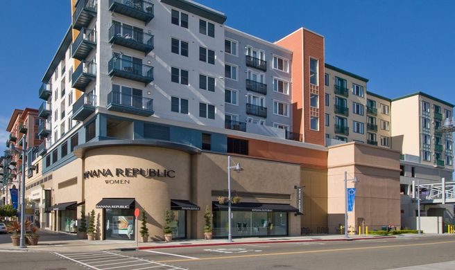 AVE Emeryville at Bay Street Hotel Exterior