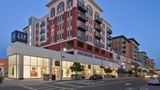 AVE Emeryville at Bay Street Hotel Exterior