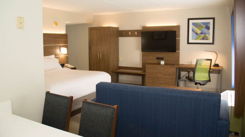 <b>Holiday Inn Express & Suites Kings Mt Room</b>. Images powered by <a href="https://www.leonardoworldwide.com/" title="Leonardo Worldwide" target="_blank">Leonardo</a>.