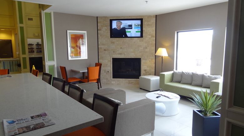 <b>Holiday Inn Express Kansas City Lobby</b>. Images powered by <a href="https://www.leonardoworldwide.com/" title="Leonardo Worldwide" target="_blank">Leonardo</a>.