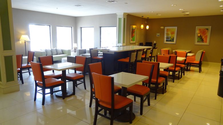 <b>Holiday Inn Express Kansas City Lobby</b>. Images powered by <a href="https://www.leonardoworldwide.com/" title="Leonardo Worldwide" target="_blank">Leonardo</a>.