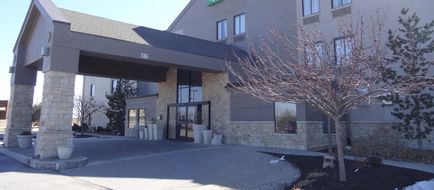 Holiday Inn Express Kansas City Exterior