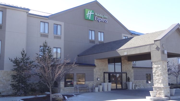 Holiday Inn Express Kansas City Exterior