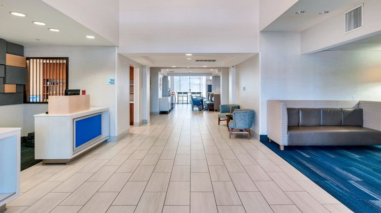 Holiday Inn Express Hotel & Suites Lobby
