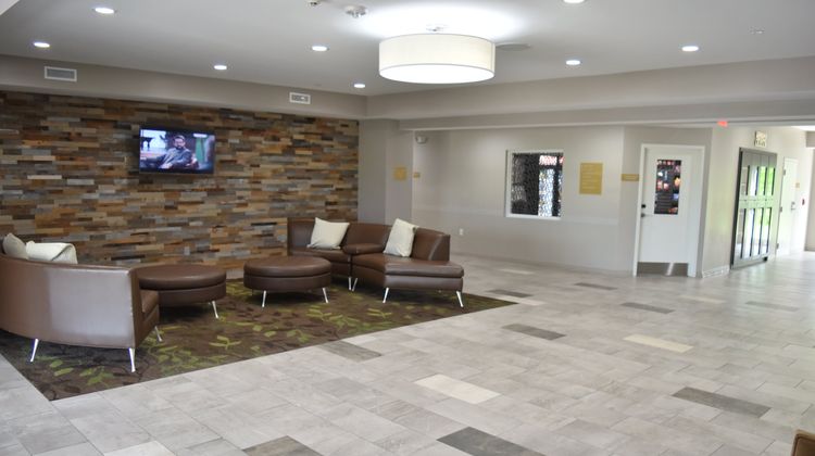 Candlewood Suites Kansas City Lobby