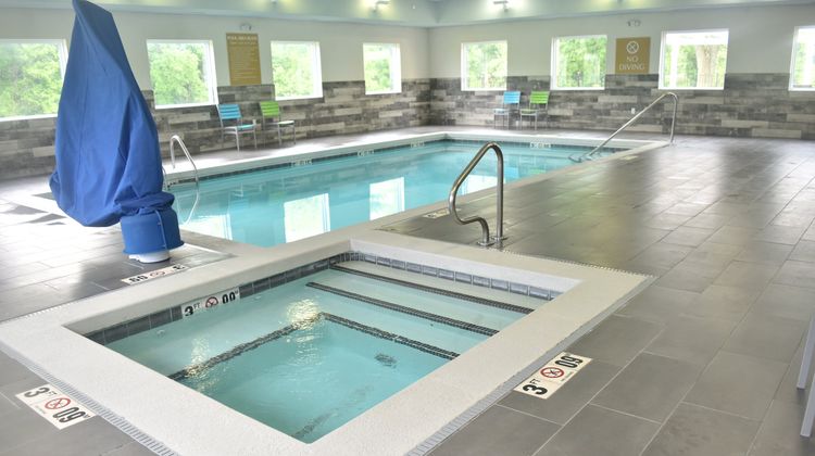 Candlewood Suites Kansas City Pool
