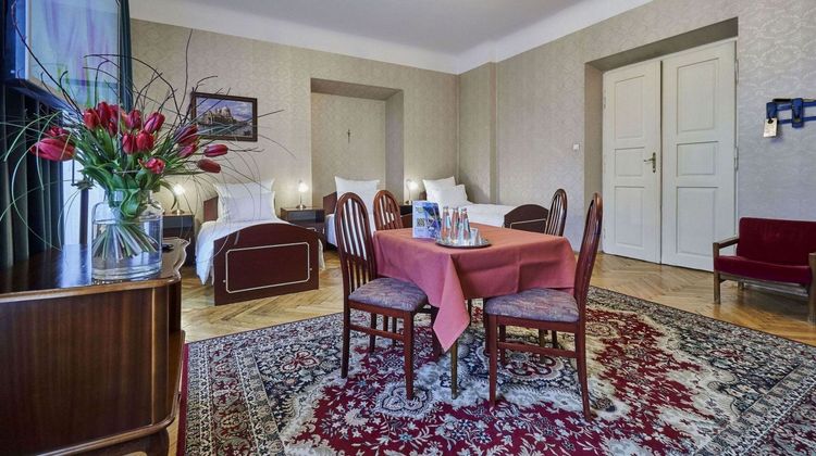 Pollera Hotel Room