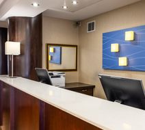 Holiday Inn Express & Stes Edmonton Arpt Lobby