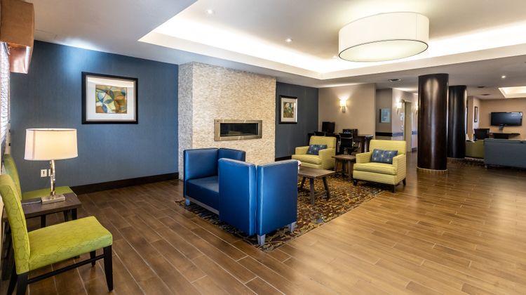 Holiday Inn Express & Stes Edmonton Arpt Lobby