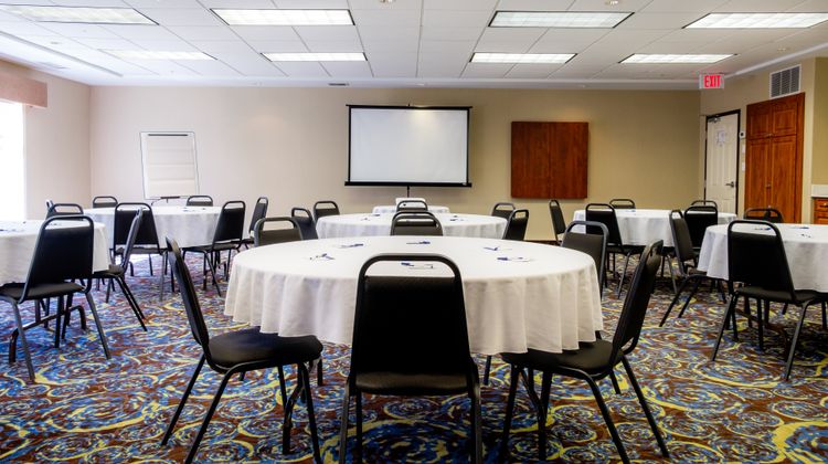 Holiday Inn Express & Stes Edmonton Arpt Meeting