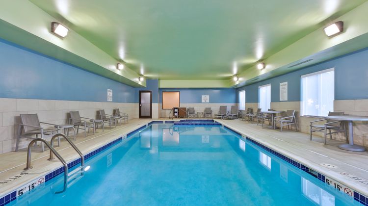 Holiday Inn Express & Suites Cleveland Pool