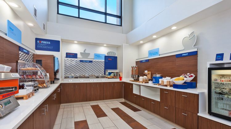 Holiday Inn Express & Suites Cleveland Restaurant