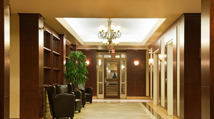 Holiday Inn Hotel & Suites Lloydminster Lobby