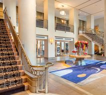 Omni Los Angeles Hotel at CA Plaza Lobby