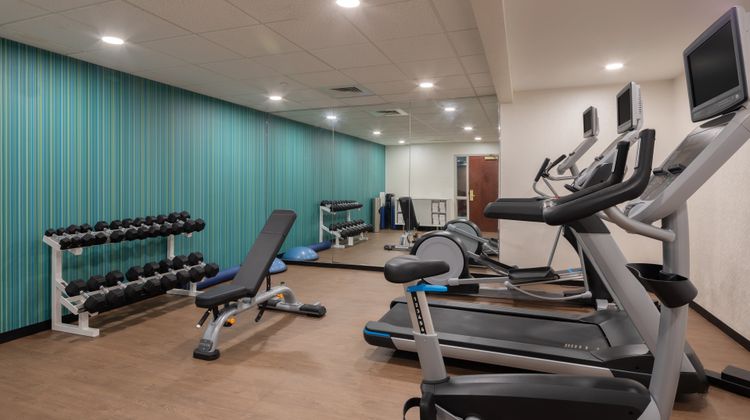 Holiday Inn Express/Suites Bradley Arpt Health Club