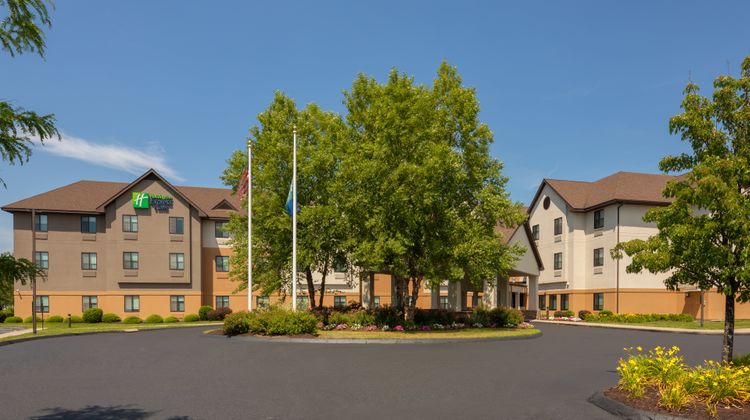 Holiday Inn Express/Suites Bradley Arpt Exterior